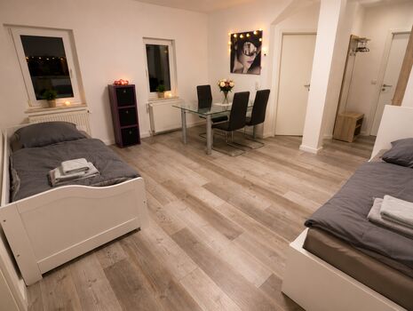 Wohnzimmer mit 2 Betten Wohnzimmer mit 2 Betten