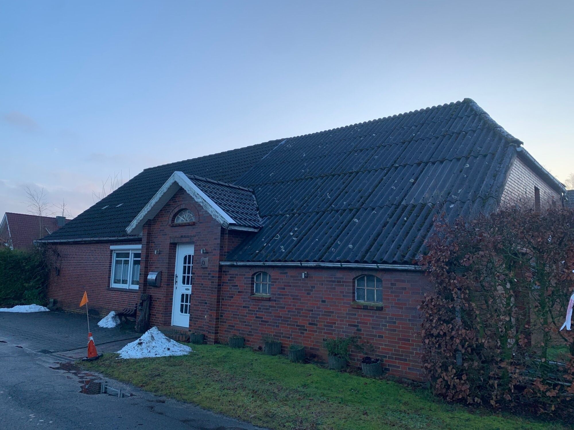 Hauseingang Oberwohnung mit 1 Stellplatz Hauseingang Oberwohnung mit 1 Stellplatz