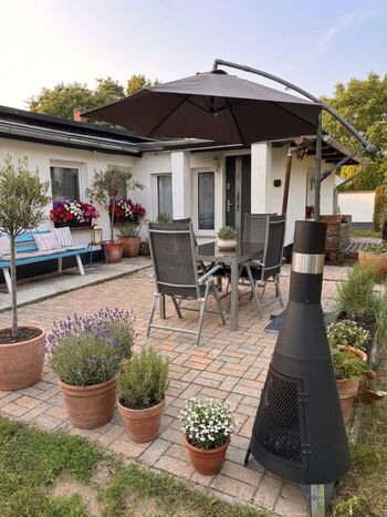 Unterkunft mit Terrasse für bis zu 7 Personen Unterkunft mit Terrasse für bis zu 7 Personen