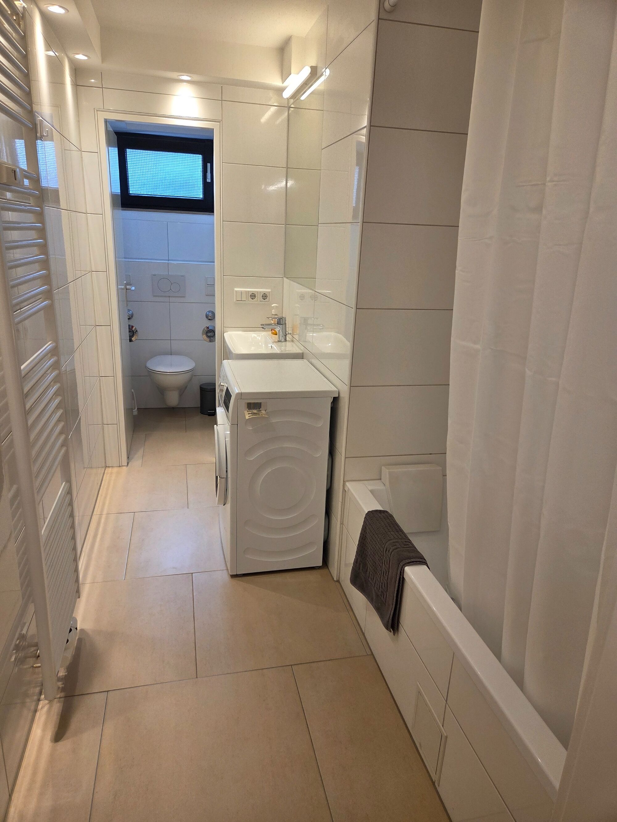 Dusche, WC + Waschmaschine Dusche, WC + Waschmaschine