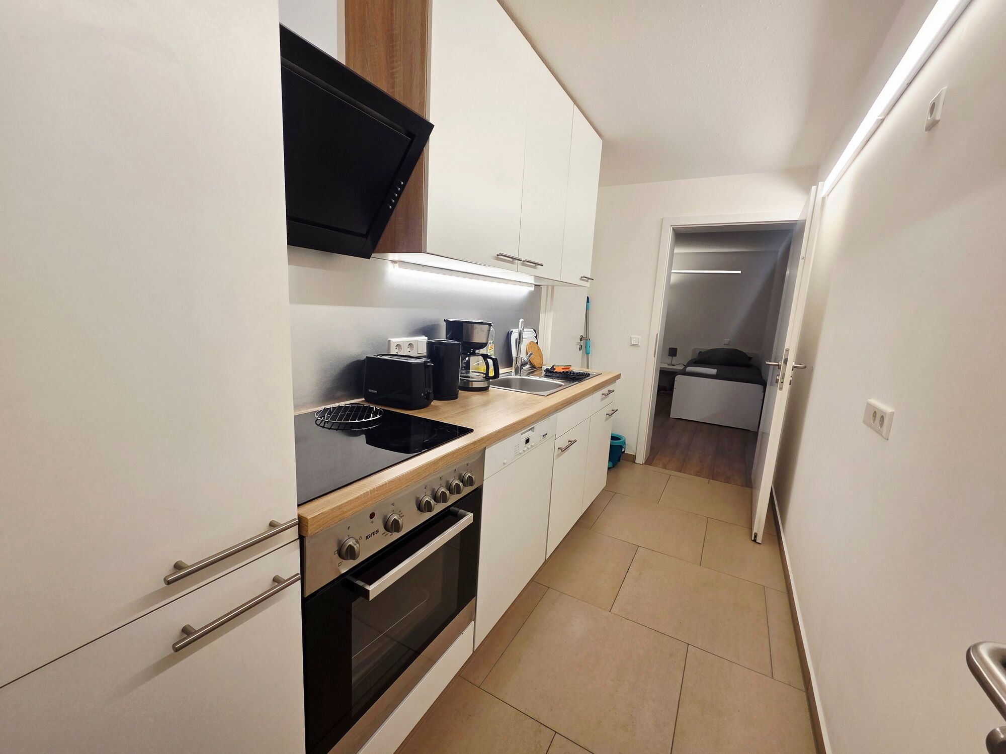 Küche mit Backofen + Spülmaschine Küche mit Backofen + Spülmaschine