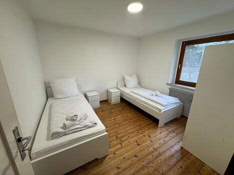 Komplettes Haus mit 3 Wohnungen je 3 Schlafzimmer sowie Balkon u. Garten Bild 2 Komplettes Haus mit 3 Wohnungen je 3 Schlafzimmer sowie Balkon u. Garten Bild 2