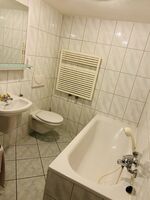 Gemeinschaftsbad mit Wanne Gemeinschaftsbad mit Wanne