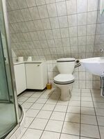 Gemeinschaftsbad mit Dusche Gemeinschaftsbad mit Dusche