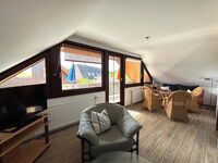 Wohn-Esszimmer mit Zugang zur Loggia Wohn-Esszimmer mit Zugang zur Loggia