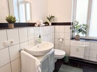 Badezimmer: inkl. Handtücher, Seife, Toilettenpapier, Duschgel Badezimmer: inkl. Handtücher, Seife, Toilettenpapier, Duschgel