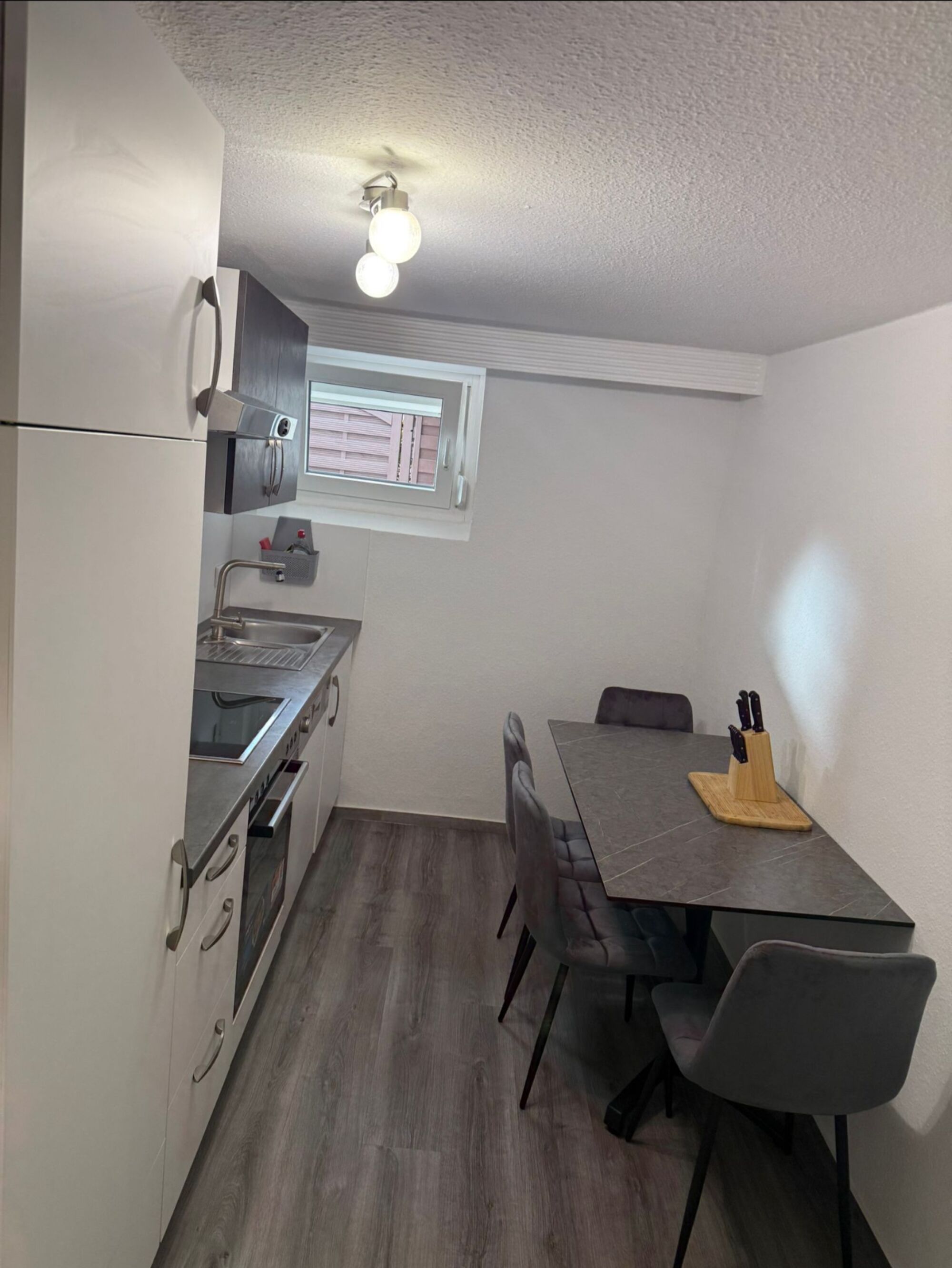 Einbauküche mit Essbereich Einbauküche mit Essbereich