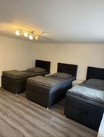 Schlafzimmer 2 (3 Einzelbetten & 3 Nachtschränke) Schlafzimmer 2 (3 Einzelbetten & 3 Nachtschränke)