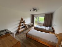 Wohnung 2: Zimmer mit Kochnische und Balkon Wohnung 2: Zimmer mit Kochnische und Balkon