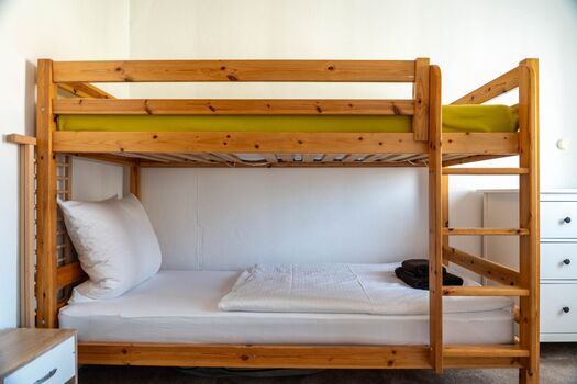 Schlafzimmer mit einem Stockbett 90x200 cm. Schlafzimmer mit einem Stockbett 90x200 cm.