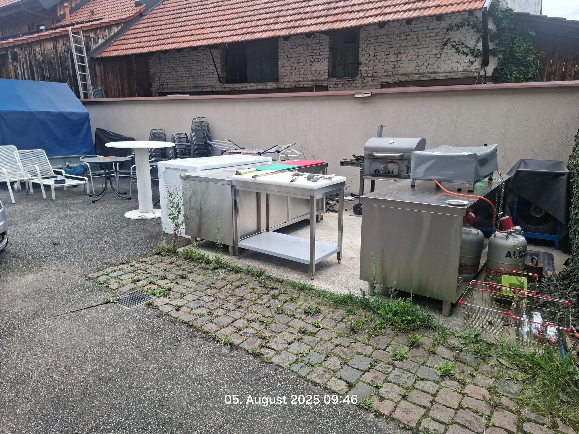 XL Holzkohlegrill + XL Gasbräter+ Kühltruhe XL Holzkohlegrill + XL Gasbräter+ Kühltruhe