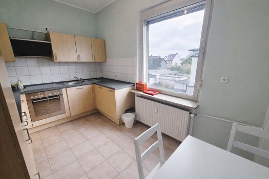 Küche mit Spülmaschine, Backofen Küche mit Spülmaschine, Backofen