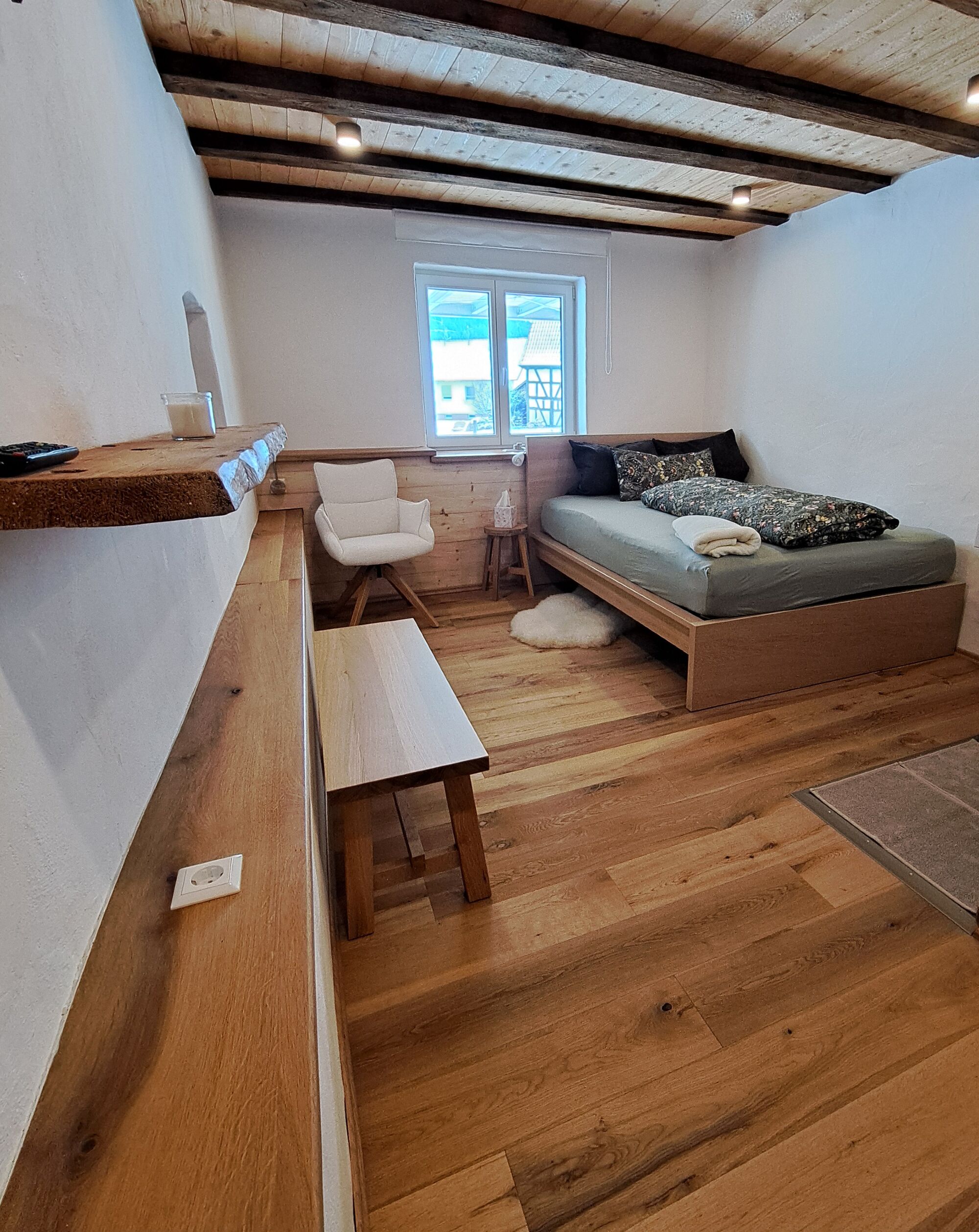 Schlafzimmer ruhig Richtung Garten, Bett 140x200cm Schlafzimmer ruhig Richtung Garten, Bett 140x200cm