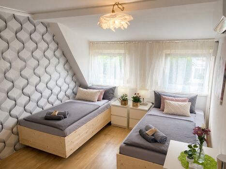 silentsun net - 2,5 Schlafzimmer, 5 Betten, nähe A24 Bild 2 silentsun net - 2,5 Schlafzimmer, 5 Betten, nähe A24 Bild 2