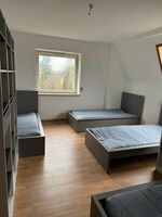 Haus mit 9 Betten, Garten und Stellplätzen Bild 1 Haus mit 9 Betten, Garten und Stellplätzen Bild 1