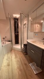 Bad mit Dusche Bad mit Dusche