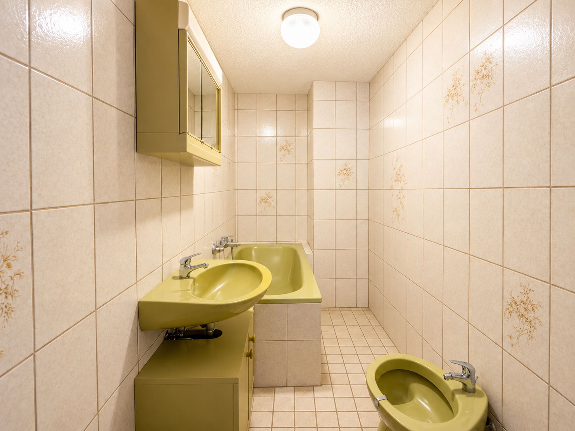 Gemeinschaftsbad mit Badewanne Gemeinschaftsbad mit Badewanne