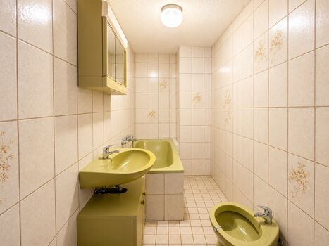 Gemeinschaftsbad mit Badewanne Gemeinschaftsbad mit Badewanne