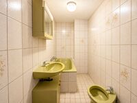 Gemeinschaftsbad mit Badewanne Gemeinschaftsbad mit Badewanne