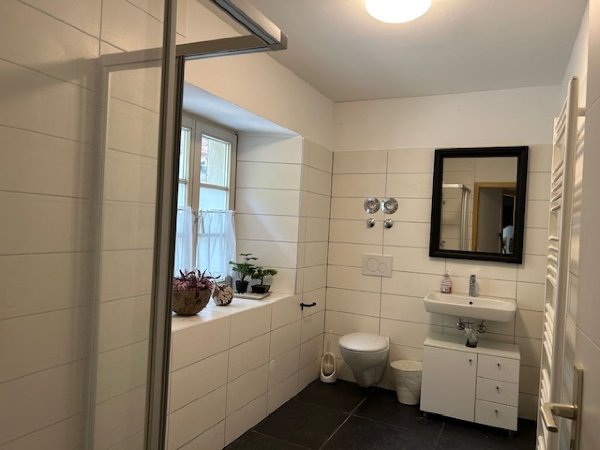 Gemeinsames Bad mit Dusche Gemeinsames Bad mit Dusche