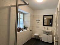 Gemeinsames Bad mit Dusche Gemeinsames Bad mit Dusche