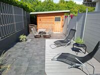 Terrasse mit Gartenlaube / Raucherraum Terrasse mit Gartenlaube / Raucherraum