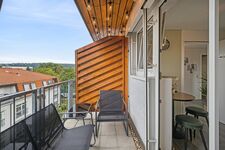 Balkon mit Sitzgelegenheit an der Küche Balkon mit Sitzgelegenheit an der Küche