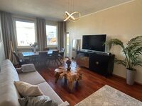 Wohnzimmer mit Schlafsofa und Doppelbett Wohnzimmer mit Schlafsofa und Doppelbett