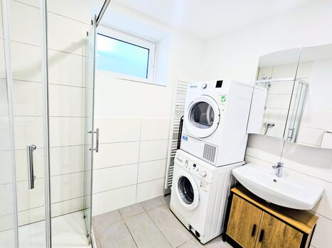 AMB Stays 4-Zimmerwohnung Zwei-WC/Bad, Terrasse, Parkplatz, Max. 7 Pers. Bild 3 AMB Stays 4-Zimmerwohnung Zwei-WC/Bad, Terrasse, Parkplatz, Max. 7 Pers. Bild 3
