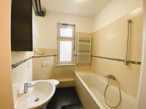 Düsseldorf Zentral Vollmöbilierte Unterkunft 4 Personen Bild 4 Düsseldorf Zentral Vollmöbilierte Unterkunft 4 Personen Bild 4