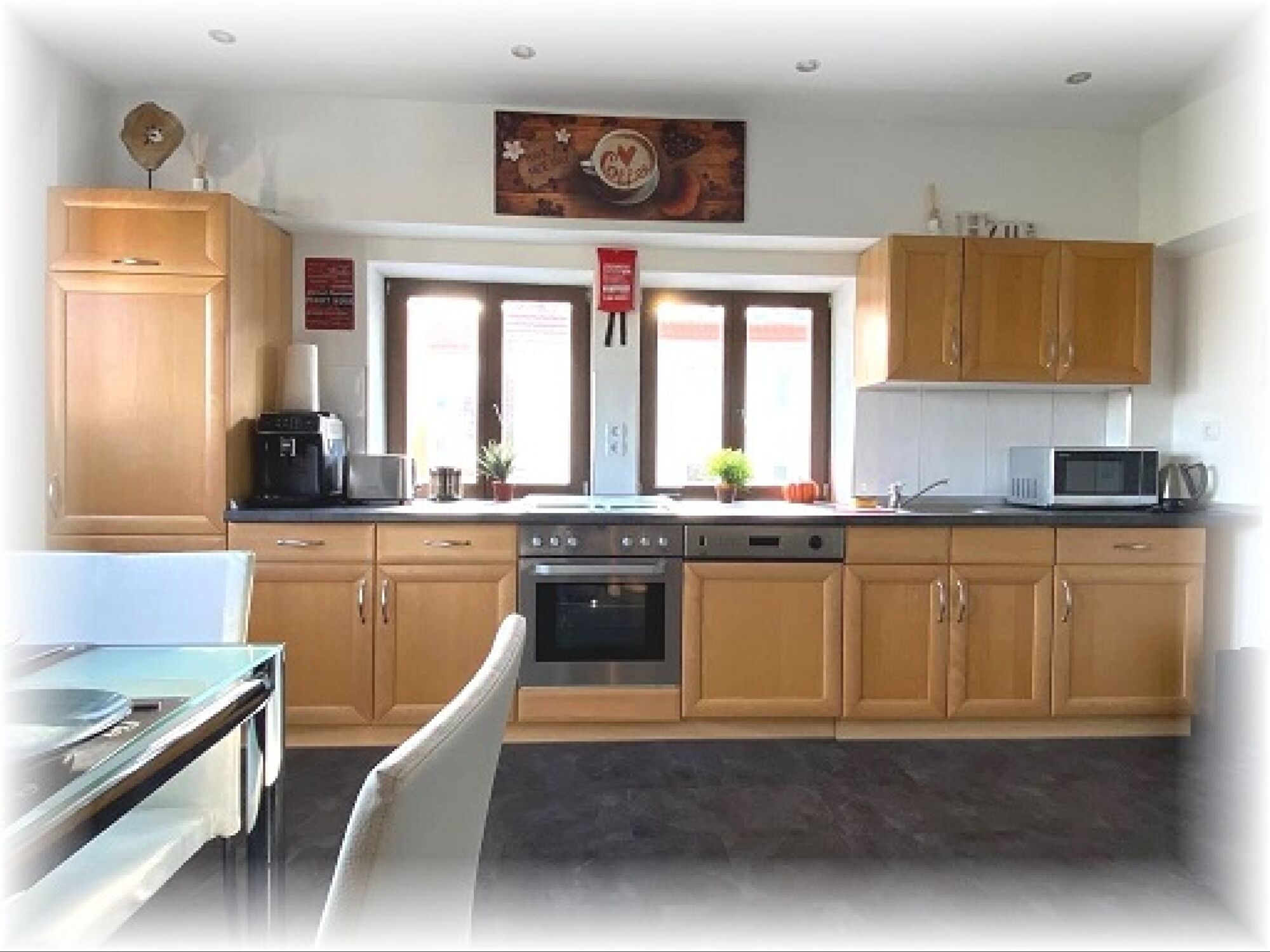 WG 1 Küchenbereich komplett ausgestattet WG 1 Küchenbereich komplett ausgestattet