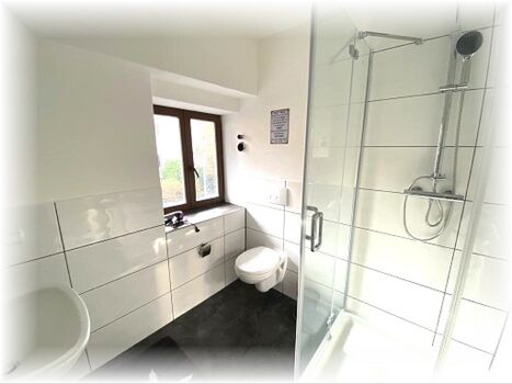 WG 1 Duschbad mit Waschmaschine WG 1 Duschbad mit Waschmaschine