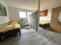 WG 7 Dreibettzimmer 1x WG 7 Dreibettzimmer 1x