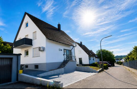 4-ZIMMERWOHNUNG, TOP möbliert. 6 Betten, WIFI, Stellplätze 4-ZIMMERWOHNUNG, TOP möbliert. 6 Betten, WIFI, Stellplätze