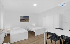 Schlafzimmer 3 mit zwei Einzelbetten, Sitzecke und Smart TV Schlafzimmer 3 mit zwei Einzelbetten, Sitzecke und Smart TV