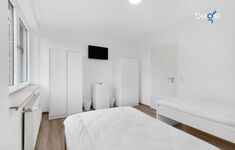 Schlafzimmer 2 mit zwei Einzelbetten, Sitzecke und Smart TV Schlafzimmer 2 mit zwei Einzelbetten, Sitzecke und Smart TV