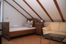 Schlafzimmer 4 (Dachgeschoss) Schlafzimmer 4 (Dachgeschoss)