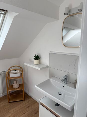 2 Zimmer Dachwohnung mit Burgblick und Kingsize Bett Bild 4 2 Zimmer Dachwohnung mit Burgblick und Kingsize Bett Bild 4