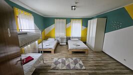 Mehrbettzimmer auch für Familien und Gruppen Mehrbettzimmer auch für Familien und Gruppen