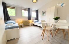 Schlafzimmer 1 mit zwei Einzelbetten, Sitzecke und Smart TV Schlafzimmer 1 mit zwei Einzelbetten, Sitzecke und Smart TV