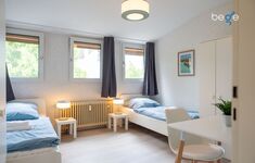 Schlafzimmer 1 mit zwei Einzelbetten, Sitzecke und Smart TV Schlafzimmer 1 mit zwei Einzelbetten, Sitzecke und Smart TV