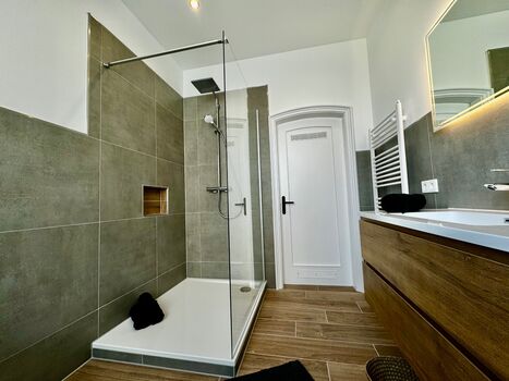 Monteurwohnung Emden | bis 8 Pers. | 4 Schlafzimmer | Parkplatz Bild 4 Monteurwohnung Emden | bis 8 Pers. | 4 Schlafzimmer | Parkplatz Bild 4