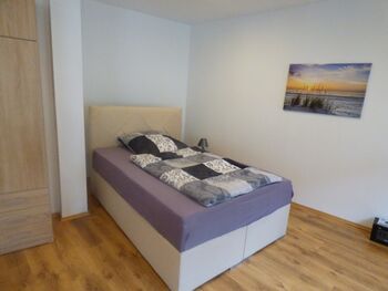 Großzügiges möbliertes Appartement mit Balkon ! Bild 2 Großzügiges möbliertes Appartement mit Balkon ! Bild 2