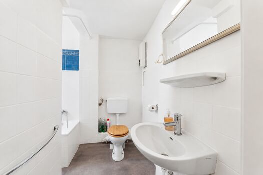 Bad mit Toilette Bad mit Toilette