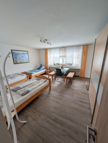 Ruhige Monteurzimmer in der Nähe von Schwabach/Nürnberg/Roth Ruhige Monteurzimmer in der Nähe von Schwabach/Nürnberg/Roth