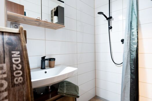 Eigenes Duschbad mit WC Eigenes Duschbad mit WC
