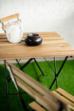 Balkon mit Sitzbereich und Aschenbecher zum rauchen Balkon mit Sitzbereich und Aschenbecher zum rauchen