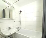 Spacious 6 Bed Apartment with Balcony Ideal for Work Crews Picture 5 Spacious 6 Bed Apartment with Balcony Ideal for Work Crews Picture 5