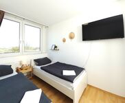 Spacious 6 Bed Apartment with Balcony Ideal for Work Crews Picture 13 Spacious 6 Bed Apartment with Balcony Ideal for Work Crews Picture 13
