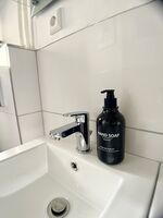 Handseife und Duschgel vorhanden Handseife und Duschgel vorhanden